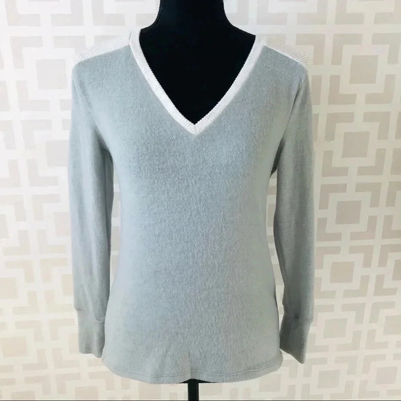 Poof Grey Contrast Trim V-Neck Sweater S NWT - Picture 1 of 3
